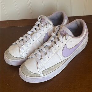 Nike Women's White and Lavender Sneakers